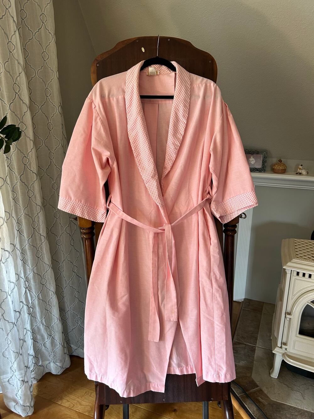 Vintage Barbizon pink wrap dressing gown gingham shawl collar